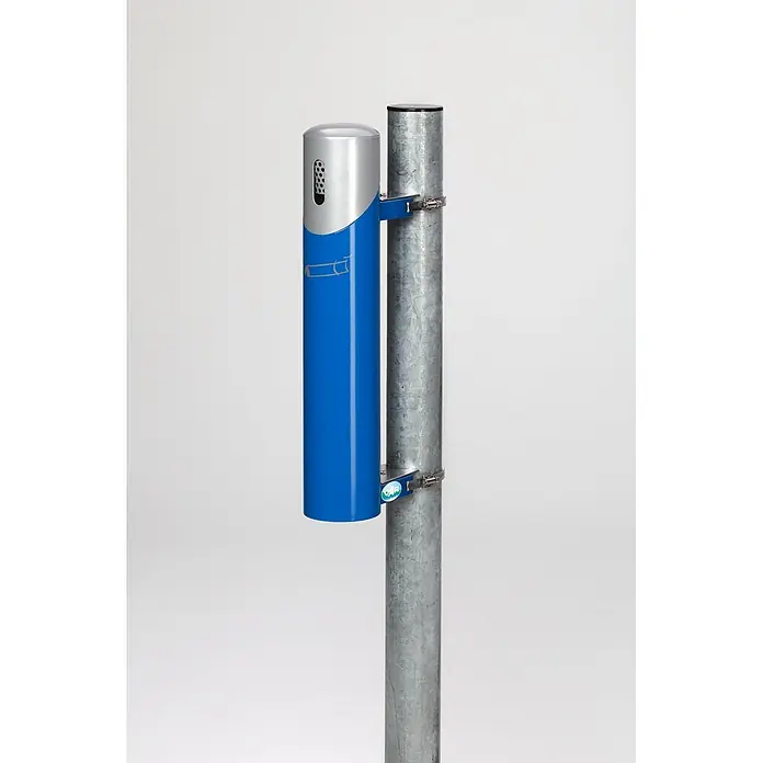 Proregal Aschenbecher - Robuster Wandascher - Stahl, Blau - Zylindrischer blauer und silberner Mast-Aschenbecher mit perforierter Oberseite und Zigarettensymbol.