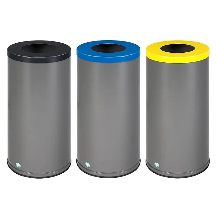 Proregal Wertstoffsammler robust mit abnehmbarem Deckel - 70 l - Drei graue zylindrische Recyclingbehälter mit schwarzen, blauen und gelben Deckeln zur Mülltrennung.