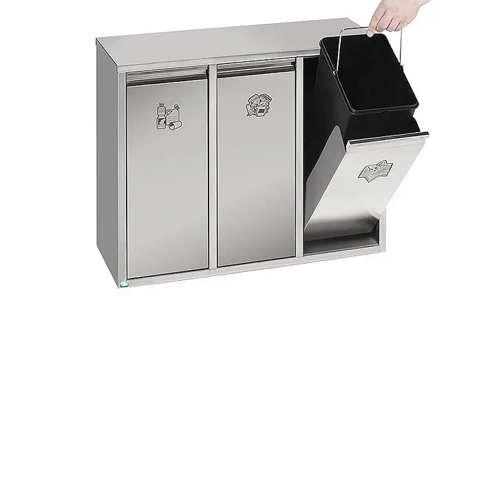 Proregal Mülltrennsystem - Wertstoffsortiersystem mit 3 Klapptüren - Edelstahl, Edelstahl - Edelstahl-Recyclingbehälter mit drei Fächern, ein innerer Behälter wird herausgezogen. Mit Symbolen für Mülltrennung.
