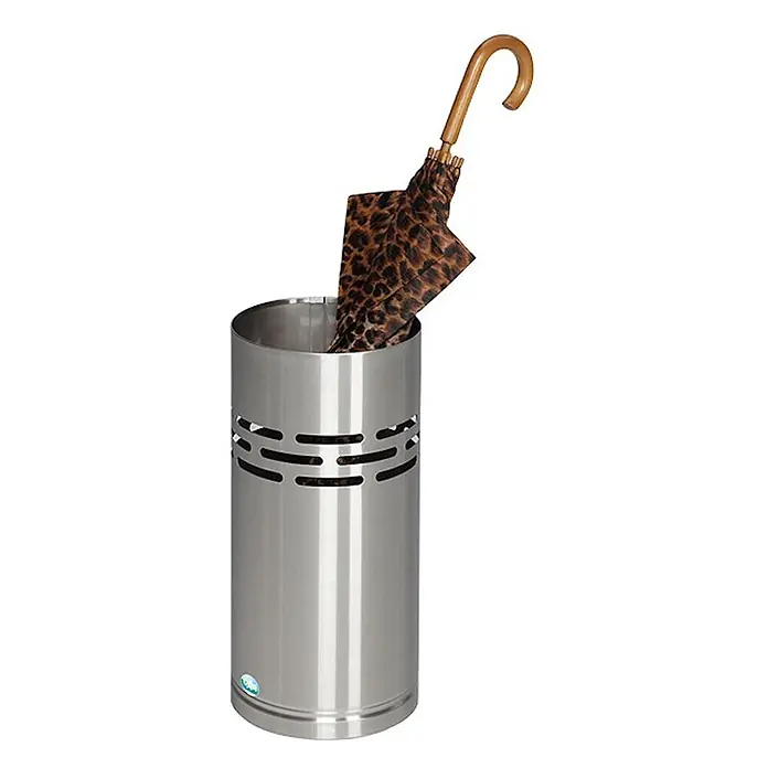 Proregal Papierkorb robust mit attraktiver Stanzung - Edelstahl, Silber - Zylindrischer Schirmständer aus gebürstetem Edelstahl mit horizontalen Schlitzen, in dem ein Leopardenmuster-Schirm mit Holzgriff steht.