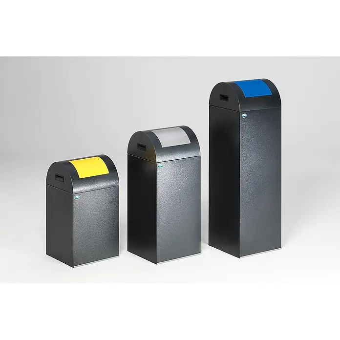 Proregal Wertstoffsammler selbstlöschend und rund mit Einwurfklappe - 32 x 32 x 104,5 cm, 89 l - Drei strukturierte dunkelgraue Recyclingbehälter in verschiedenen Größen, mit gelben, silbernen und blauen Sortierklappen.
