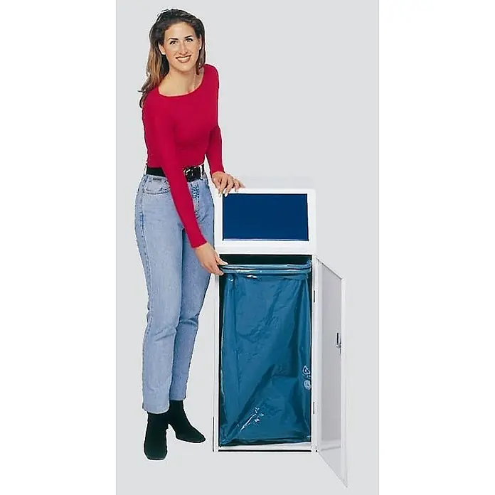 Proregal Wertstoffsammler robust mit Fronttür & Klemmring - 40,5 x 40 x 100,5 cm - Weißer Schrank-Müllsackhalter mit einer blauen Mülltüte, die von einer Frau eingesetzt wird.