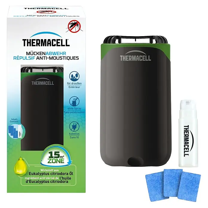 Thermacell Stechmückenschutz Tischgerät Protect mit Gaskartusche & Citrodiol® Wirkstoffblättchen - Schwarz/Grün, Wirkungsbereich: 15 m² - Thermacell Mückenabwehrgerät (schwarz/grün), Nachfüllflüssigkeit, 3 blaue Matten und Produktverpackung.