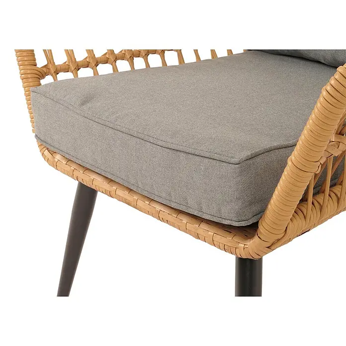 Proregal Gartenstuhl-Set Garnitur mit Tisch - Poly-Rattan, Dunkelgrau, B x T x H: 64 x 72 x 78 cm - Nahaufnahme eines Stuhls mit grauem Stoffkissen und geflochtenem hellbraunem Gestell mit dunklen Beinen.