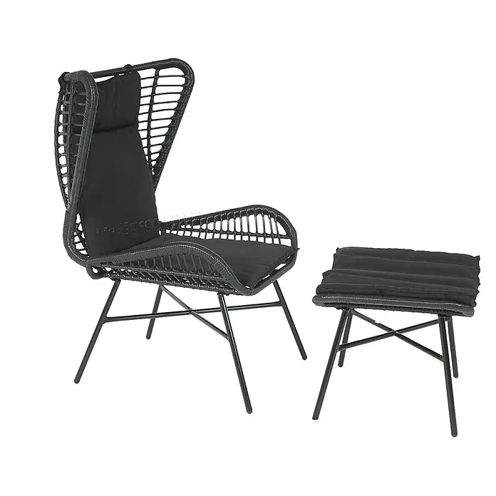 Proregal Gartenstuhl-Set Garnitur mit Tisch - Anthrazit, B x T x H: 68 x 70 x 103 cm - Schwarzer Rattan-Sessel mit hoher Lehne und passendem Hocker, beide mit schwarzen Kissen und Metallbeinen.