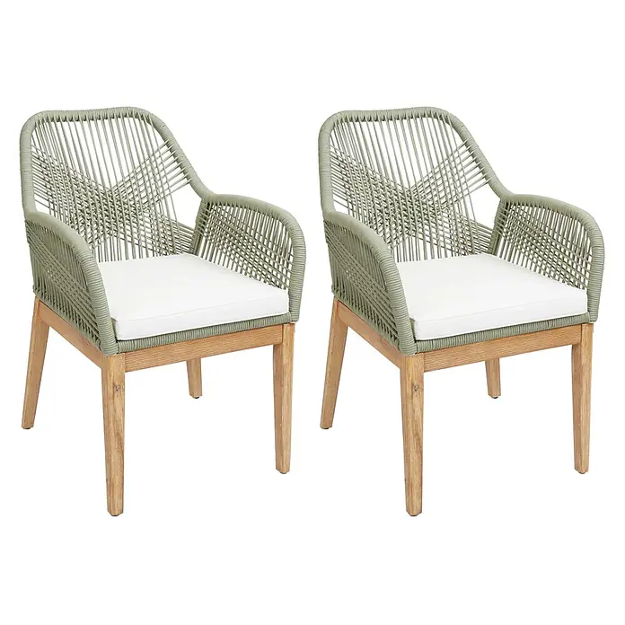 Mendler Gartenstuhl-Set HWC-H56 - 2 Stk., Holz, Grün, Kissen creme, B x T x H: 58 x 59 x 85 cm - Paar hellgrüner Outdoor-Stühle aus geflochtener Kordel mit weißen Kissen und hellem Holzgestell.