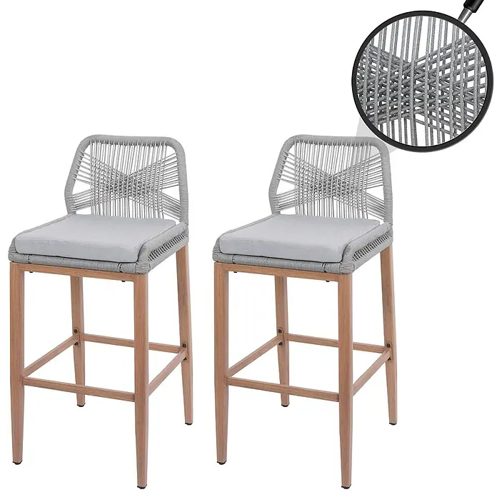 Proregal Garten-Barhocker 2er-Set - Hellgrau, B x T x H: 45 x 50 x 101 cm - Zwei moderne Barhocker mit hellgrauen geflochtenen Seilrückenlehnen und Sitzen, hellen Holz-Look-Beinen und grauen Kissen.