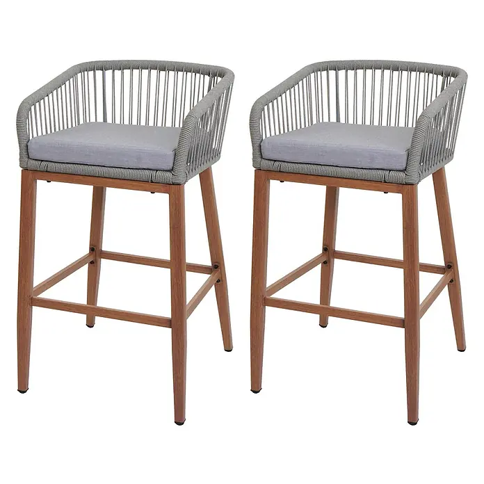 Proregal Garten-Barhocker 2er-Set - Hellgrau, B x T x H: 51 x 53 x 92 cm - Modernes Barhocker-Paar mit hellen Holzbeinen, geflochtener grauer Seilrückenlehne und Armlehnen sowie grauen Kissen.