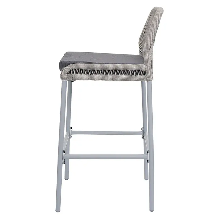 Proregal Garten-Barhocker 2er-Set - Hellgrau, B x T x H: 42 x 52 x 101 cm - Seitenansicht eines grauen Outdoor-Barhockers mit geflochtener Rückenlehne, Sitzrahmen und dunkelgrauem Kissen, mit hellgrauen Metallbeinen und Fußstützen.