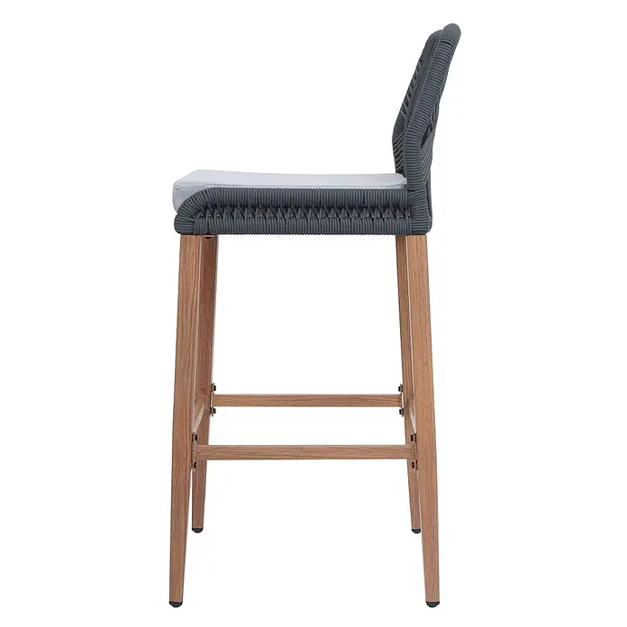 Proregal Garten-Barhocker 2er-Set - Anthrazit, B x T x H: 45 x 50 x 101 cm - Seitenansicht eines dunkelgrauen Barhockers mit geflochtenem Seilsitz, hellbraunen Holzbeinen und hellem Kissen.