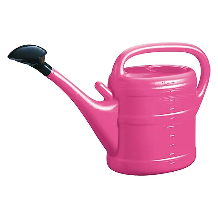 Geli Gießkanne - Pink, 10 l - Nahaufnahme einer pinkfarbenen Gießkanne mit schwarzem Brausekopf, ideal für die Gartenarbeit und Pflanzenpflege.