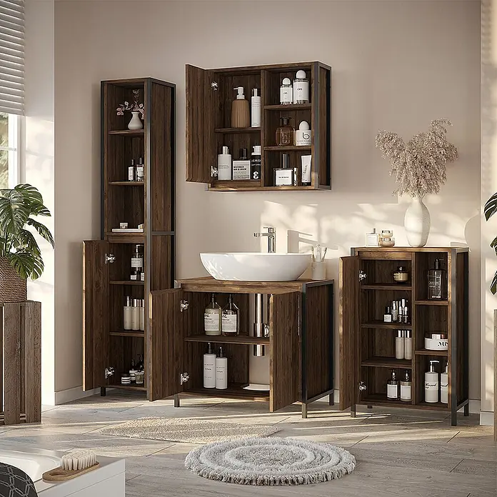 Vicco Badmöbel-Set Naola Eiche/Schwarz 4 Teile - Eiche, Matt - Badezimmerschränke aus dunklem Holz mit schwarzen Metallrahmen, Waschtisch, Hochschrank und Beistellschrank, gefüllt mit Pflegeprodukten.