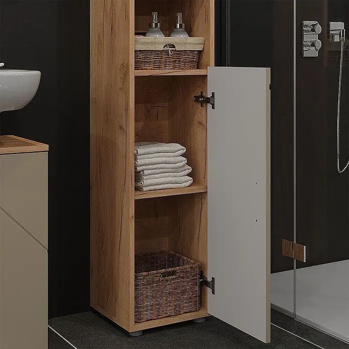 Vicco Badmöbel-Set Irma Beige 3 Teile - Gesamtbreite Badmöbel: 90 cm, Beige, Matt - Hoher Holz-Badezimmerschrank mit hellgrauer Tür, offenen Fächern mit Handtüchern und Körben. Im Bad platziert.