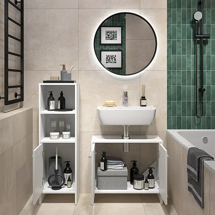Vicco Badmöbel-Set Karli Weiß 2 Teile - Weiß, Matt - Weißes Badezimmerschrank-Set mit wandmontiertem Waschbecken in modernem Badezimmer.
