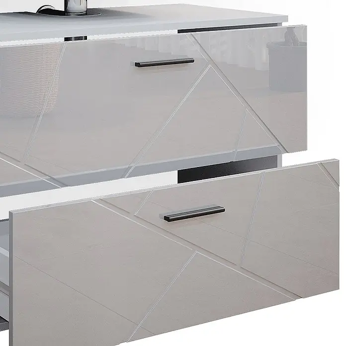 Vicco Badmöbel-Set Irma Weiß Hochglanz 3 Teile, mit Schubladenschrank und Hochschrank - Gesamtbreite Badmöbel: 110 cm, Weiß Hochglanz, Glänzend - Glänzende hellgraue Schubladen mit geometrischem Muster und dunklen Griffen; eine Schublade ist leicht geöffnet.