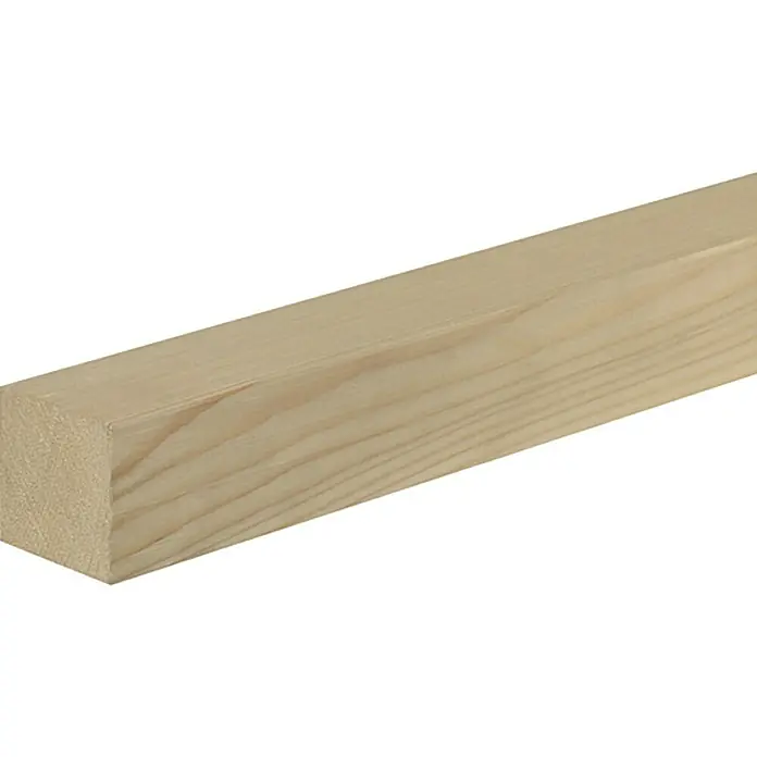 Quadratleiste - L x B x H: 240 x 4,6 x 4,6 cm, Fichte/Kiefer - Detailaufnahme eines hellen, unbehandelten Kantholzes mit deutlicher Holzmaserung und quadratischem Querschnitt. Ideal für Bau- und DIY-Projekte.