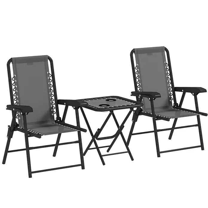 Outsunny Gartentisch-Set - Gesamtumfang: 3 -tlg., Stahl, Netzstoff, Klappbar - Zwei graue Schwerelosigkeitsstühle mit schwarzen Rahmen und ein passender Klapptisch mit Getränkehaltern.