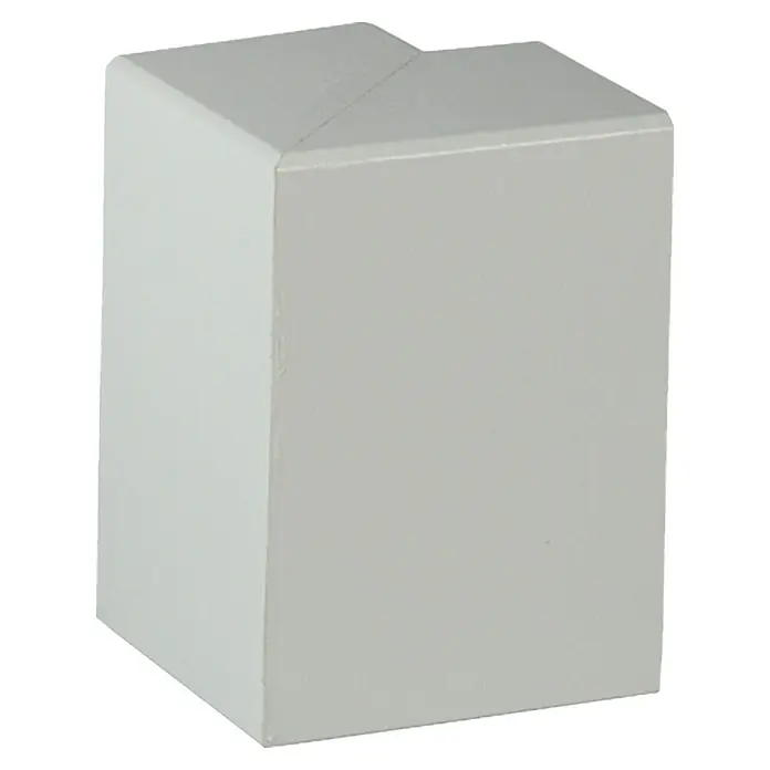 Profiles and more Außenecke für Rohrabdeckleiste - Weiß, B x H: 41 x 91 mm, 2 Stk. - Nahaufnahme eines weißen, würfelförmigen Produkts mit abgeschrägter Oberseite, ideal für Heimwerker- oder Bauprojekte.
