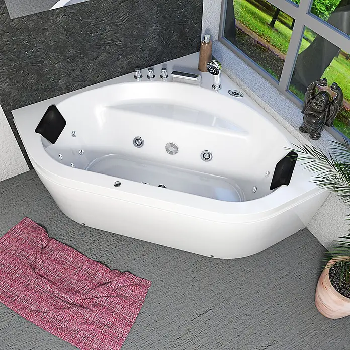 AcquaVapore Badewanne Fertigdusche W20R-TH-SC - Acryl, Weiß - Weiße Eck-Whirlpool-Badewanne mit schwarzen Kopfstützen, Chromdüsen und Handbrause, in einer Badezimmerecke am Fenster.