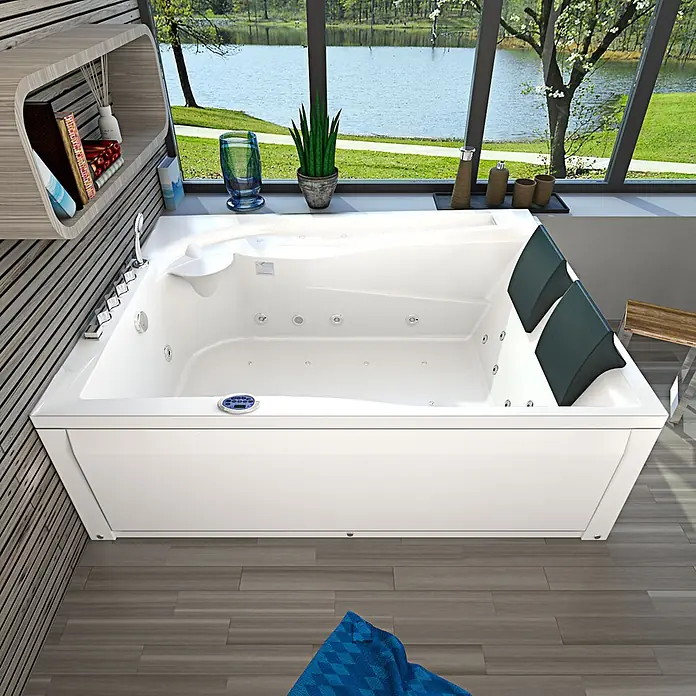 AcquaVapore Badewanne Fertigdusche W12H-A - Acryl, Weiß - Weißer Whirlpool mit Kopfstützen in einem modernen Raum mit Seeblick.