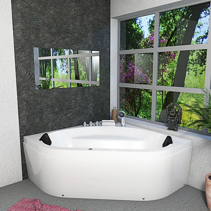 AcquaVapore Badewanne Fertigdusche W20-TH - Acryl, Weiß - Weiße Eckbadewanne in einem modernen Badezimmer an einem großen Fenster mit Blick auf die Natur. Mit schwarzen Kopfstützen und Chromarmaturen.