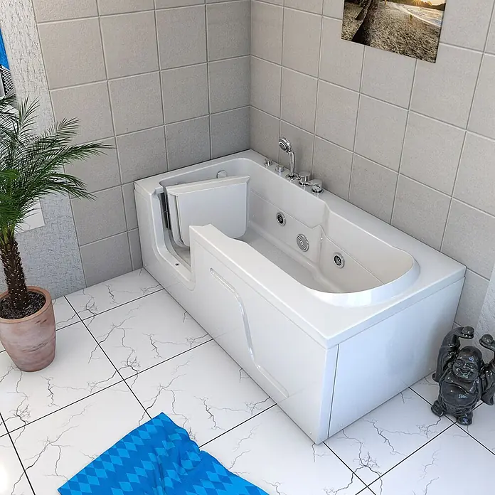AcquaVapore Badewanne Fertigdusche S17-EH-WP-R - Acryl, Weiß - Weiße Walk-in-Badewanne mit weit öffnender Seitentür und integrierten Düsen in einem gefliesten Badezimmer.