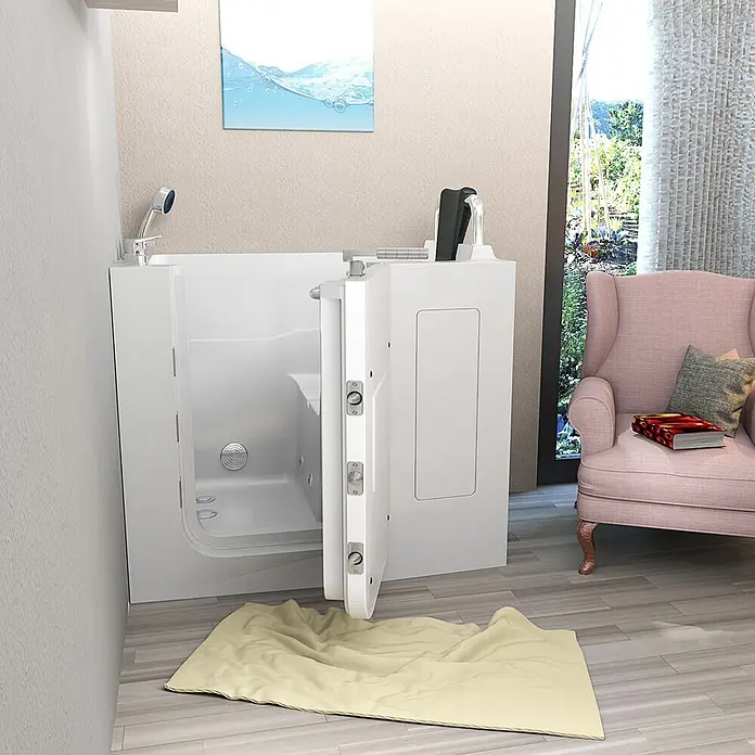 AcquaVapore Badewanne Fertigdusche S08WP-A-R - 68 x 110 cm, Acryl, Weiß - Weiße begehbare Badewanne mit offener Tür, integriertem Sitz und Handbrause in einem häuslichen Badezimmer mit Badematte.