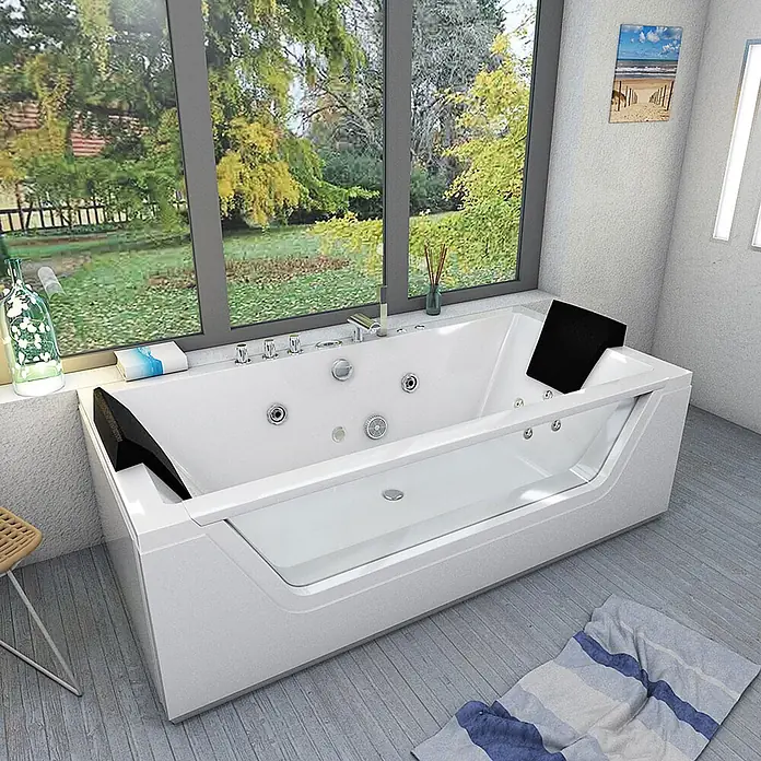 AcquaVapore Badewanne Fertigdusche W83R-TH-B-SC - Acryl, Weiß - Moderne weiße Whirlpool-Badewanne mit mehreren Düsen, Chromarmatur und schwarzen Kopfstützen, in einem hellen Badezimmer am Fenster.