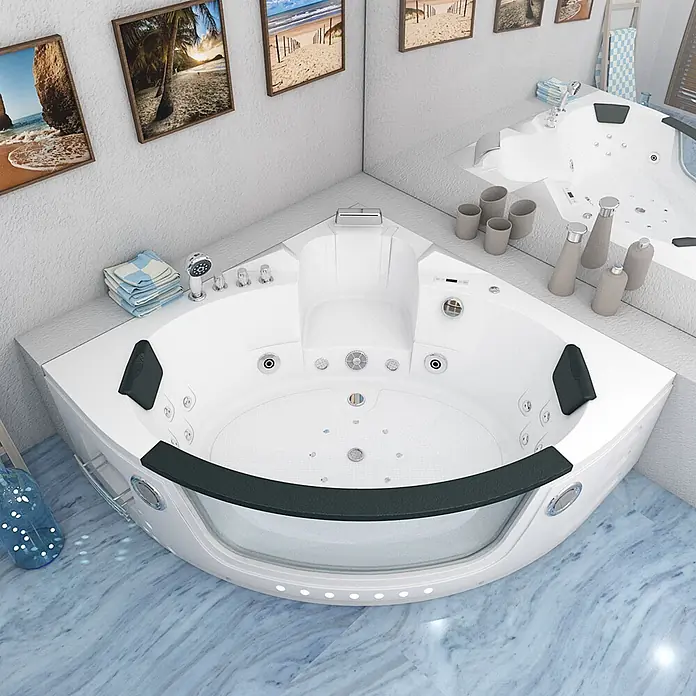 AcquaVapore Badewanne Fertigdusche W05H-TH-SC - Acryl, Weiß - Weißer Eck-Whirlpool mit schwarzen Kopfstützen, in einem Badezimmer installiert.