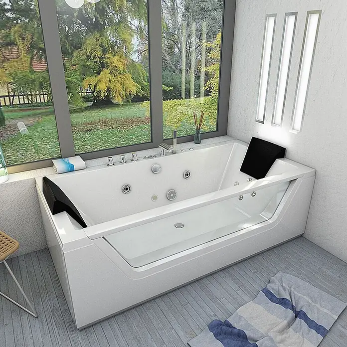 AcquaVapore Badewanne Fertigdusche W83R-TH-C - Acryl, Weiß - Weiße Whirlpool-Badewanne mit schwarzen Kopfstützen und Chromdüsen in einem modernen Badezimmer am Fenster.