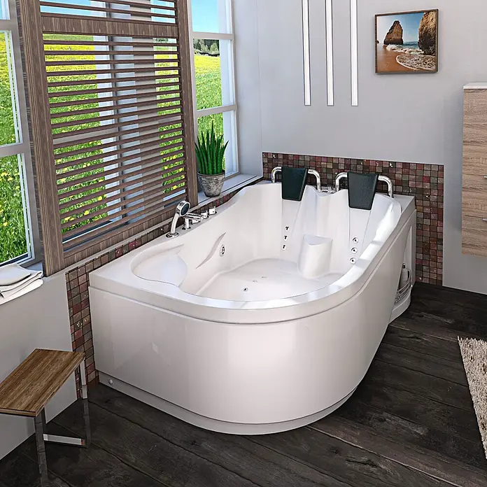 AcquaVapore Badewanne Fertigdusche W23H-L - Acryl, Weiß - Weiße Eck-Whirlpool-Wanne mit schwarzen Kopfstützen und Chrom-Details, in einem Bad mit Feldansicht.