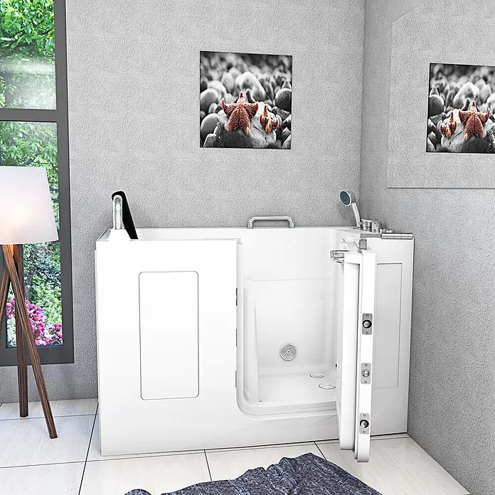 AcquaVapore Badewanne Fertigdusche S07WP-C-R - 140 x 76 cm, Acryl, Weiß - Weiße, barrierefreie Badewanne mit offener Tür, für sicheres Baden in einem hellen Badezimmer installiert.