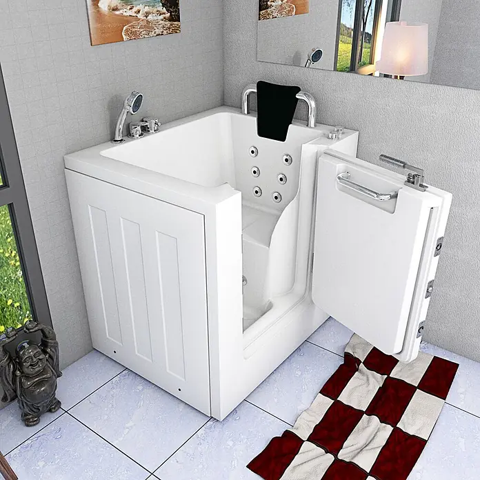 AcquaVapore Badewanne Fertigdusche S02WP-C-R - Acryl, Weiß - Weiße begehbare Badewanne mit geöffneter Tür, integriertem Sitz, Haltegriffen und Massagedüsen, im Badezimmer.
