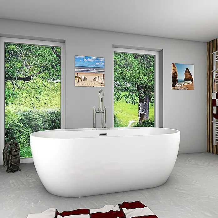 AcquaVapore Freistehende Badewanne Fertigdusche F29-180-AF03 - Acryl, Weiß - Weiße freistehende Badewanne in einem modernen Badezimmer mit bodenstehender Armatur.