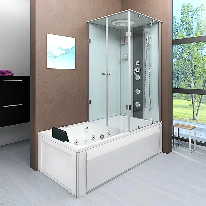 AcquaVapore Komplettdusche Fertigdusche K05-L00-WP-EC - Weiß - Weiße Hydromassage-Badewanne mit integrierter Glas-Duschkabine, mehreren Düsen und Brausen, in einem modernen Badezimmer.