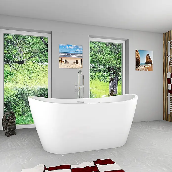 AcquaVapore Freistehende Badewanne Fertigdusche F23-180-AF04 - Acryl, Weiß - Moderne weiße freistehende Badewanne in einem hellen Badezimmer.