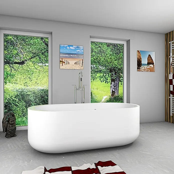 AcquaVapore Freistehende Badewanne Fertigdusche F16-170-AF03 - Acryl, Weiß - Weiße freistehende Badewanne mit Chromarmatur in einem hellen, modernen Badezimmer.