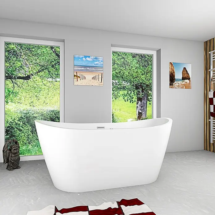 AcquaVapore Freistehende Badewanne Fertigdusche F13-180 - Acryl, Weiß - Weiße, freistehende Badewanne in einem modernen Bad mit großen Fenstern.