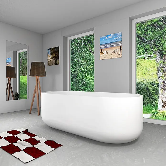 AcquaVapore Freistehende Badewanne Fertigdusche F16-170 - Acryl, Weiß - Eine elegante weiße freistehende Badewanne ist der Mittelpunkt eines modernen Badezimmers mit Blick auf grüne Natur.