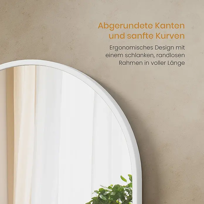 Emke Standspiegel FM07 - Glas - Weißer Spiegel mit abgerundeten Kanten und sanften Kurven, einem schlanken, rahmenlosen Design, der Innendetails reflektiert.