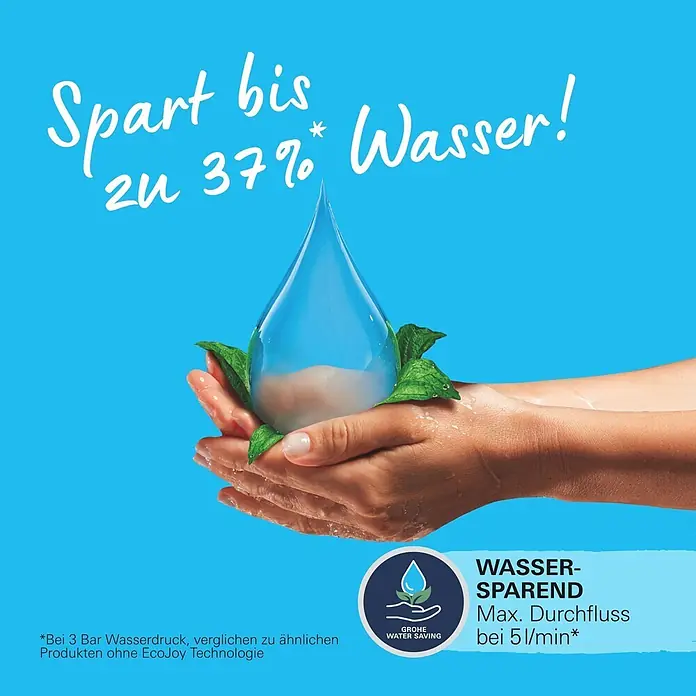 Grohe Start Waschtischarmatur M-Size - Chrom, Glänzend - Hände halten einen großen Wassertropfen mit Blättern. Bewerbung für wassersparende Technologie, die bis zu 37% Wasser spart.