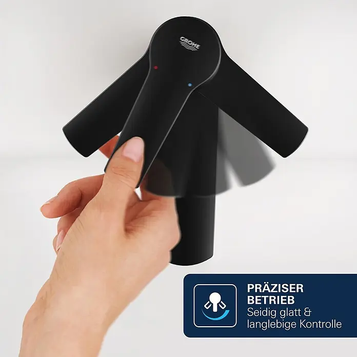 Grohe Dice Waschtischarmatur M-Size - Höhe: 172 mm, Schwarz, Matt - Schwarze GROHE Wandarmatur mit Hand, die den Hebel für präzise, geschmeidige Bedienung betätigt.