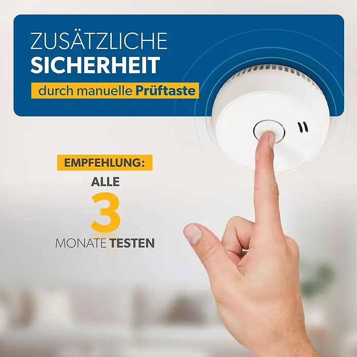 UniTEC Rauchwarnmelder Kriwan/TÜV - Durchmesser: 90 mm, Alarmsignal: 85 dB - Weißer Rauchmelder an der Decke; eine Hand drückt den Testknopf zur Sicherheitsprüfung.
