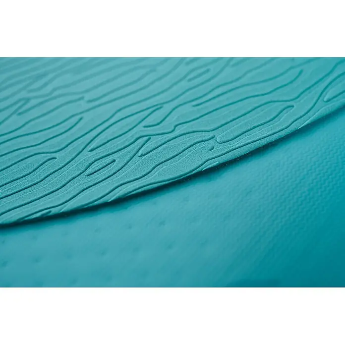 Aqua Marina SUP-Board Vapor - L x B x H: 315 x 79 x 15 cm, Nutzlast: 140 kg, Aufblasbar - Nahaufnahme einer türkisfarbenen strukturierten Oberfläche mit erhabenem Wellenmuster, das in eine feinere geometrische Textur übergeht.