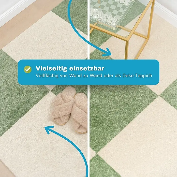 Bricoflor Teppichfliese Velours Hochflor, Hell-Grau, 50 - Breite: 50 cm, Velours, 100 % Polypropylen (PP), Hell-Grau - Grün-cremefarbener Schachbrett-Teppich in einem Wohnzimmer, mit Hausschuhen und unter einem Couchtisch mit Schachspiel.