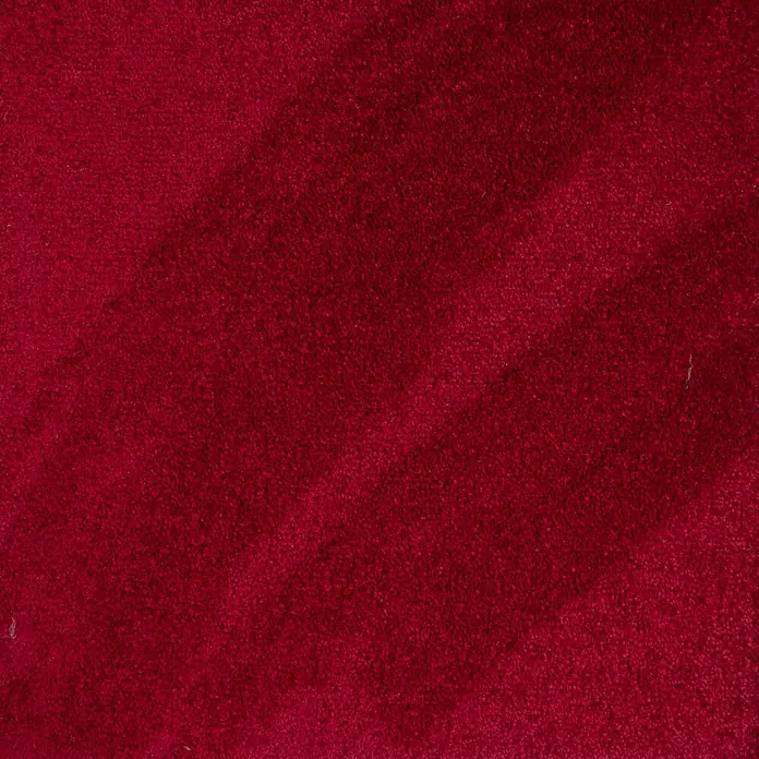 Bricoflor Teppichfliese Velours Hochflor, Rot, 50 - Breite: 50 cm, Velours, 100 % Polypropylen (PP), Rot - Nahaufnahme eines satten, strukturierten roten Samtstoffs.