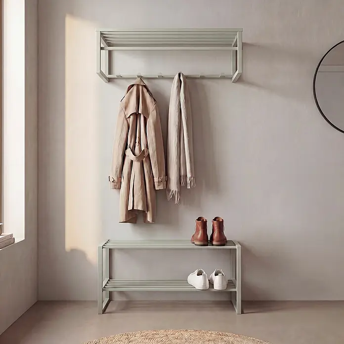 Spinder Design Schuhregal Axel - L x B x H: 29,5 x 70 x 31,5 cm, Weiß - Salbeigrüner Wandgarderobe mit Ablage und Haken, dazu passendes zweistöckiges Schuhregal für den Eingangsbereich.