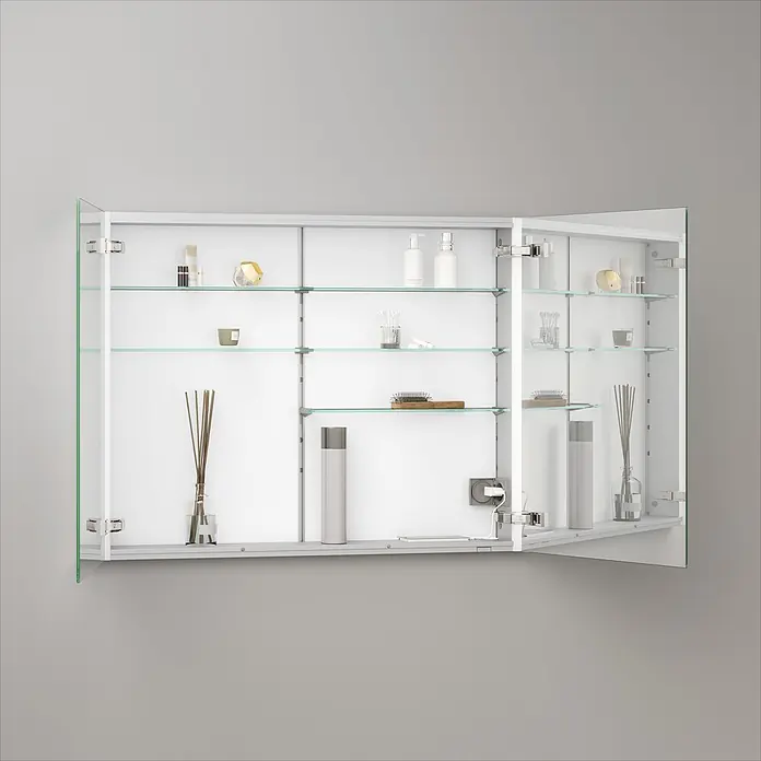 Keuco LED-Spiegelschrank Royal Vega - B x H: 100 x 71 cm, Aluminium, silber-eloxiert - Weißer Spiegelschrank mit geöffneten Spiegeltüren, Glasböden und Pflegeprodukten.