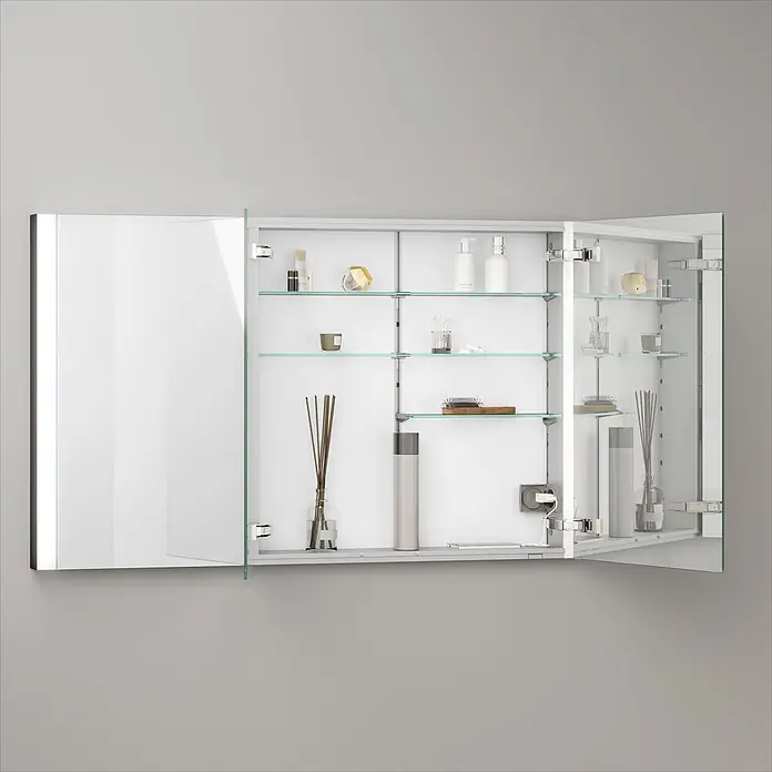 Keuco LED-Spiegelschrank Royal Vega - B x H: 120 x 71 cm, Aluminium, silber-eloxiert - Geöffneter weißer Spiegelschrank mit Glasböden, Toilettenartikeln und interner Steckdose.