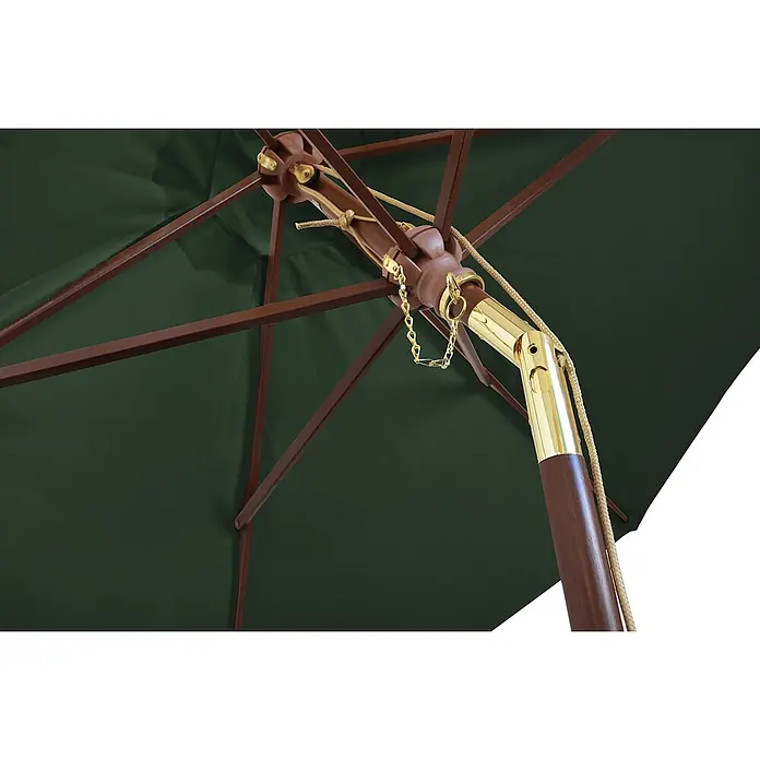Kai Wiechmann Marktschirm Balkonschirm 240 cm Grün neigbar - Grün|Dunkelgrün - Offener dunkelgrüner Sonnenschirm von unten, mit braunem Holzgestell und goldfarbenen Beschlägen.